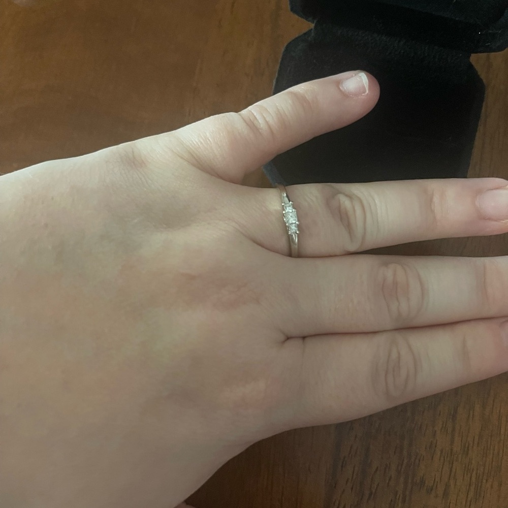 Diamond ring - Picture 2 of 3